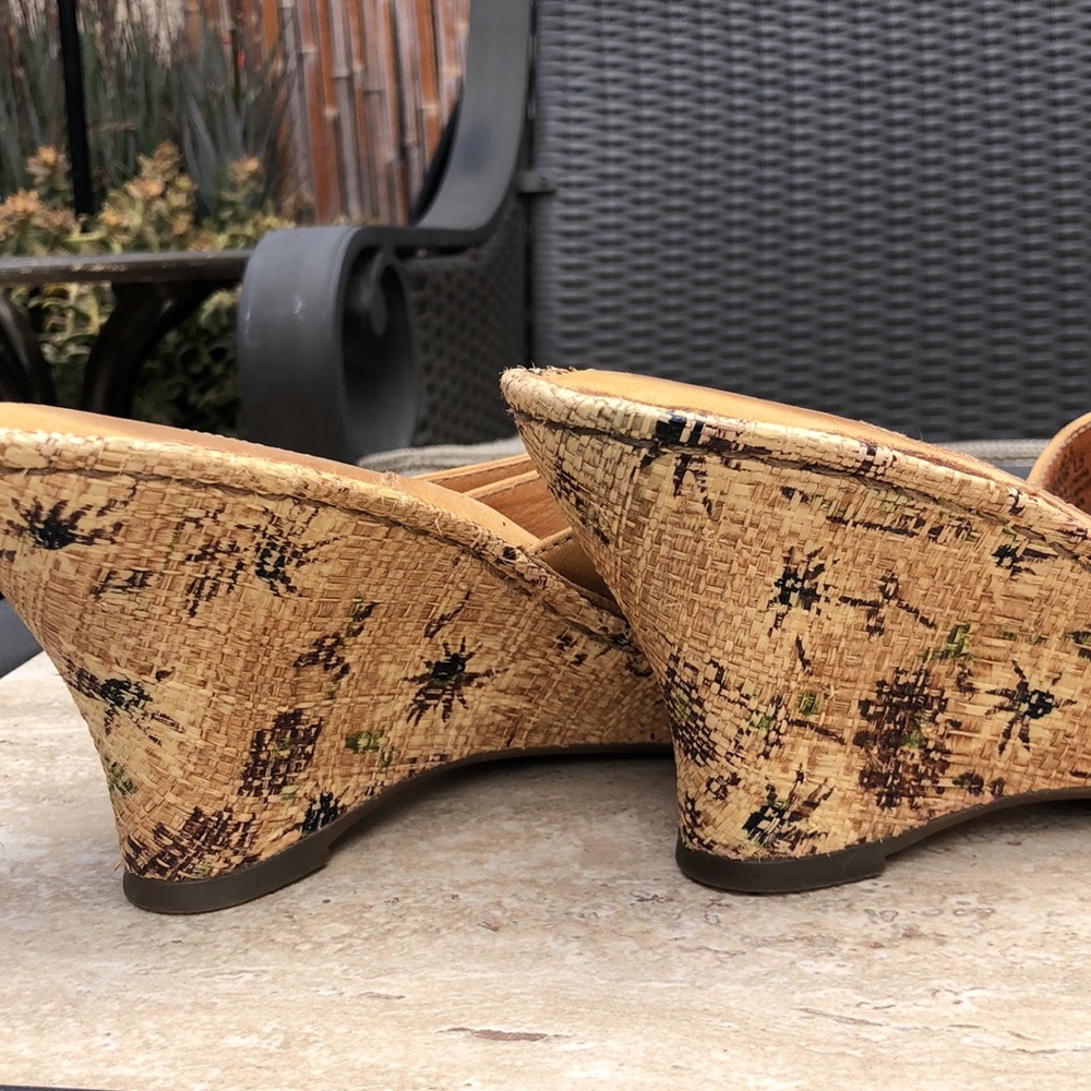 BORN Tropical Wedge Leather Strap Heeled Sandal - Picture 7 of 13